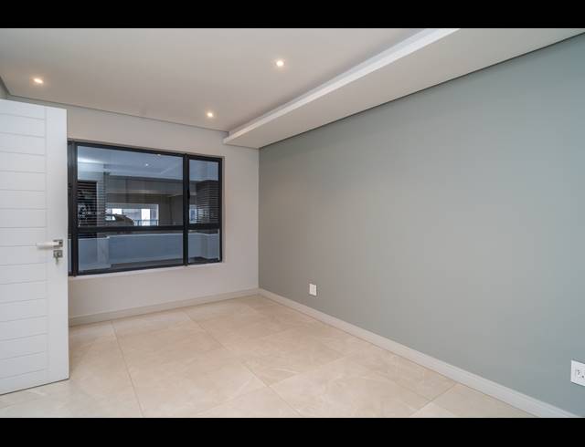 3 BEDROOM APARTMENT FOR SALE IN UMHLANGA CENTRAL